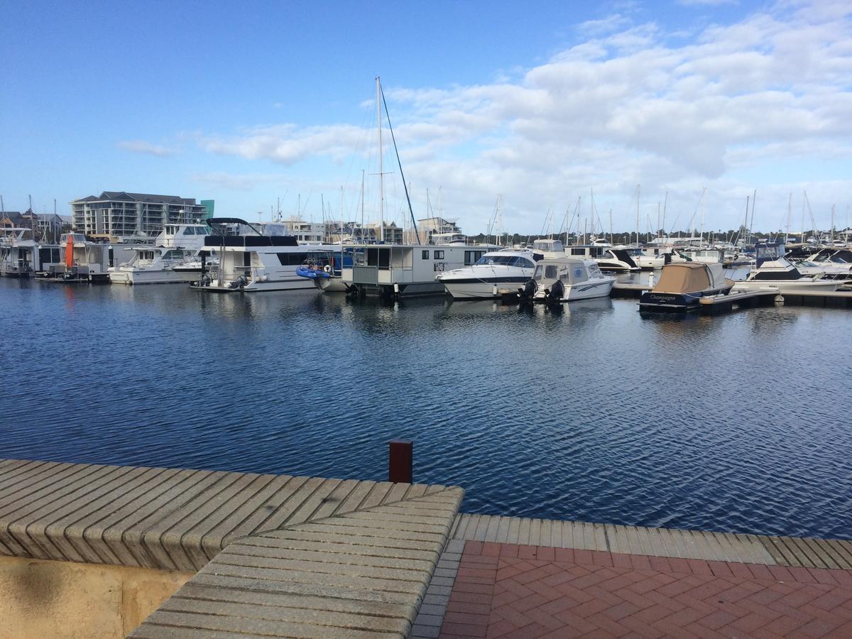 Breakwater Short Stay Mandurah Exterior photo